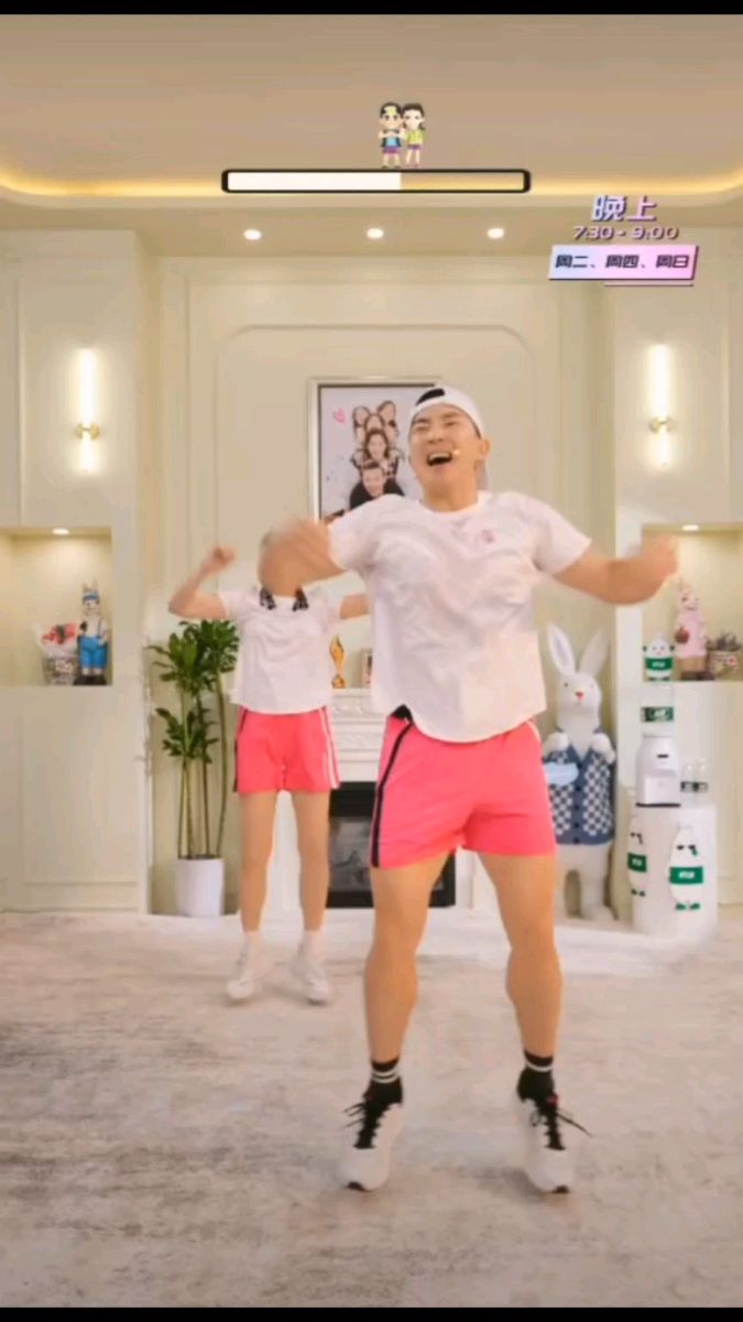 刘畊宏这次穿大裤头跳舞运动,满身都是肌肉呀