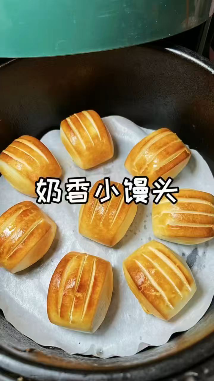有手就能做的奶香小馒头,好吃到爆～ #奶香烤馒头#空气炸锅#美食