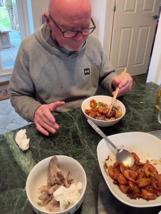 我公公说他经常喝汤吃早餐,感觉身体比他同年纪的朋友强壮多了