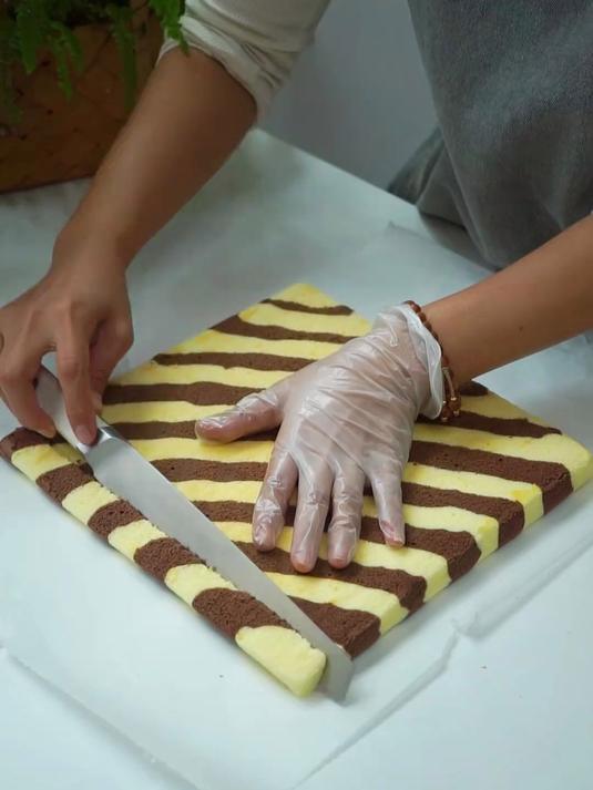 颜值和美味并存的双色蛋糕卷,不开裂不回缩,简单零失败配方