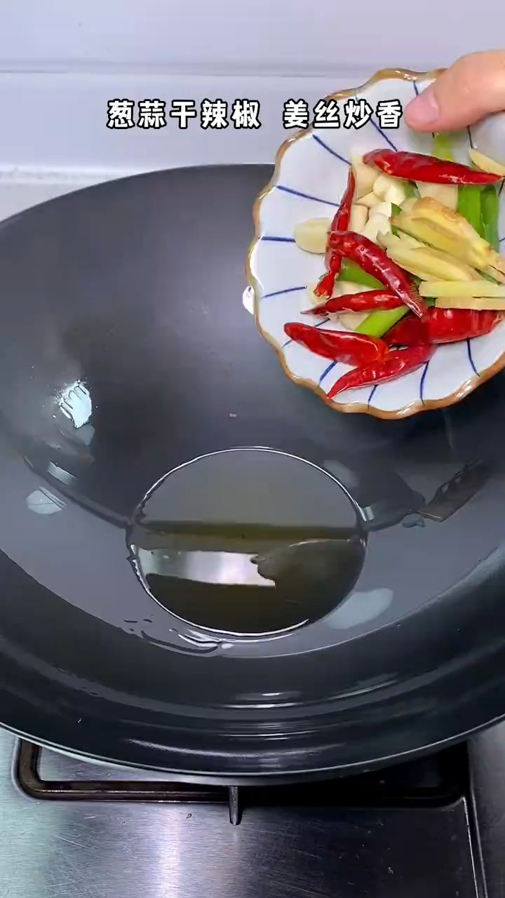 干豆角炖鸡,你吃过没,超级好吃,米饭遭殃了!