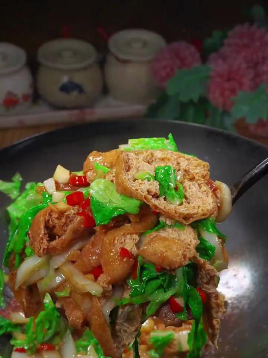 简单又好吃的白菜炒油豆腐