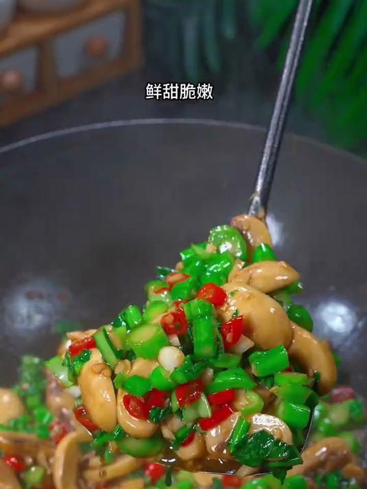 做法简单又好吃的菜心炒口蘑,脆嫩鲜香