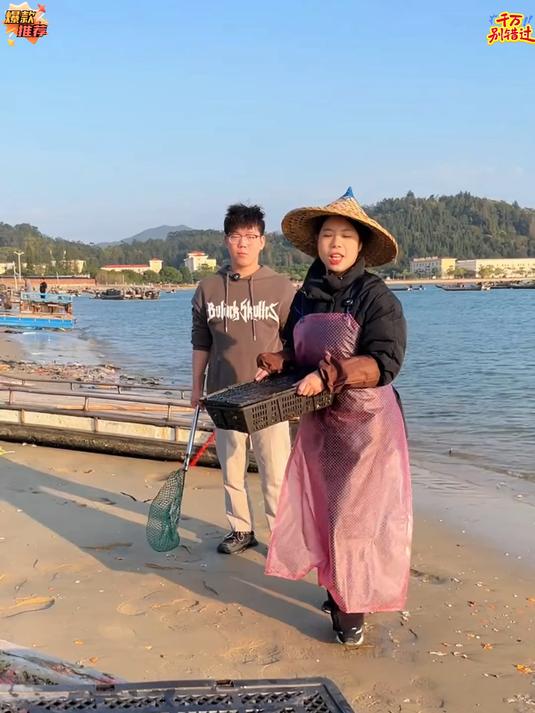鲍鱼真肥别再去外面吃那么贵的鲍鱼了咱们原产地现捞现发的活鲍鱼