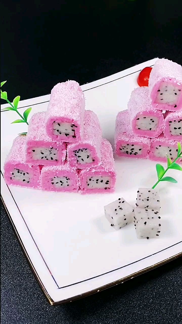 火龙果山药椰蓉糕