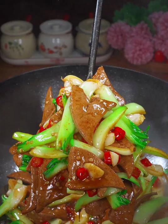 百吃不厌的猪肝炒青菜