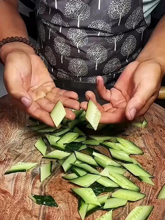 这厨师切菜可有招了