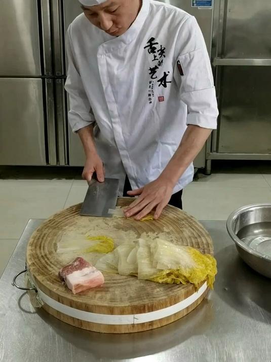 五花肉炖酸菜教程