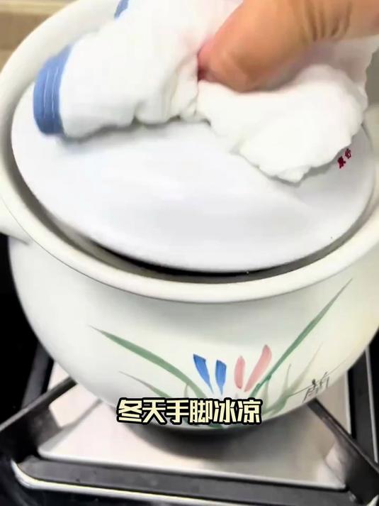 滋颜玉竹沙参煲鸡，由内而外养好气色