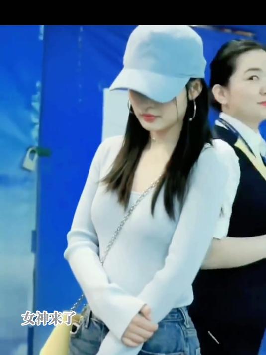 李沁 机场穿搭 这也太好看了 现场实拍 镜头下的女明星