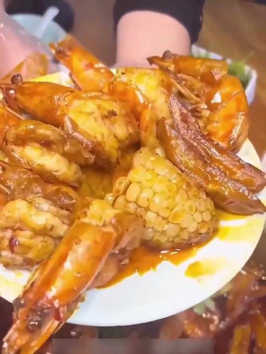 咬一口爆汁的快乐！海捕黑虎虾，鲜甜紧实超满足～