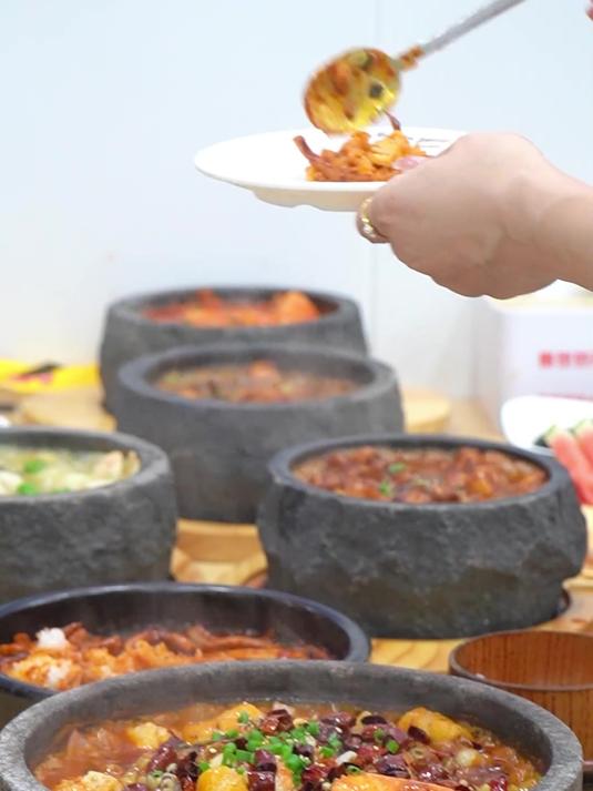 特色菜都是实力派,万华餐饮石锅泡泡鱼