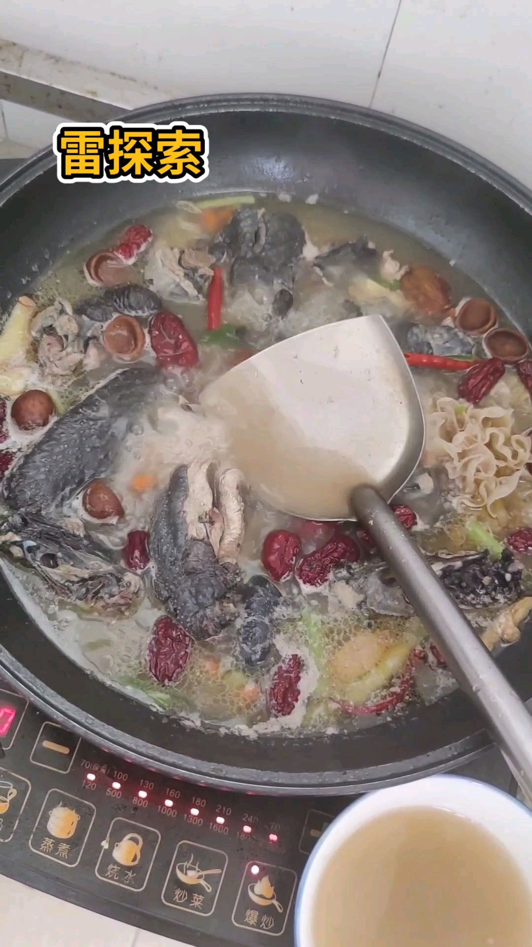 祖传乌鸡三七养身汤,三七粉煲汤补血,温水服清血管
