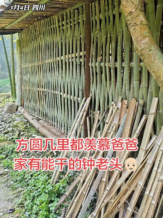 女子晒公公手工制作的竹鸡笼