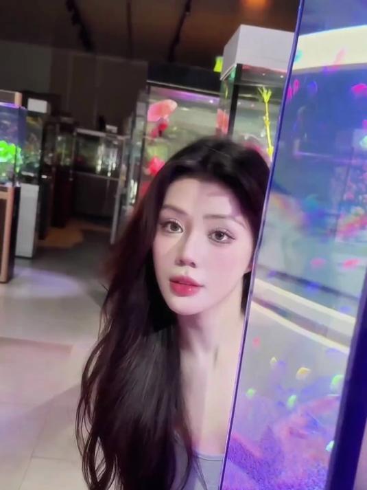 “你、我都是这池中的鱼!”