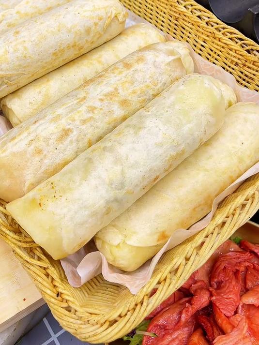 手臂那么粗的烤肉卷饼，老板是不想赚钱了吗？