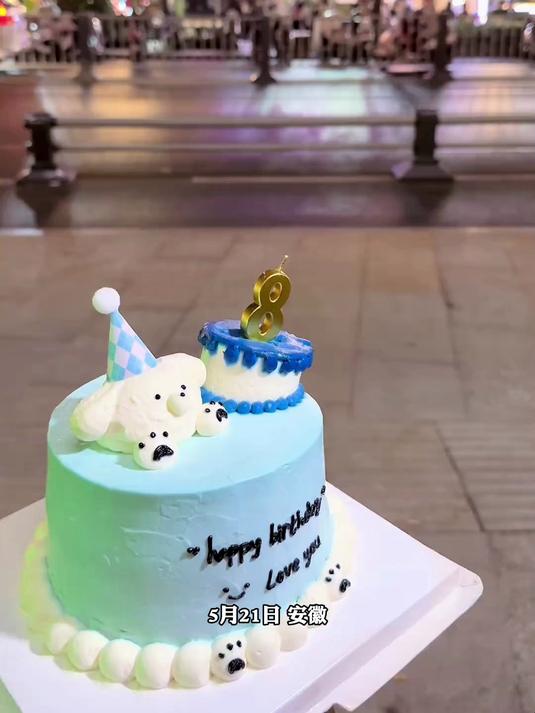 男孩骑车迎接他的生日蛋糕,这个转场有创意好特别