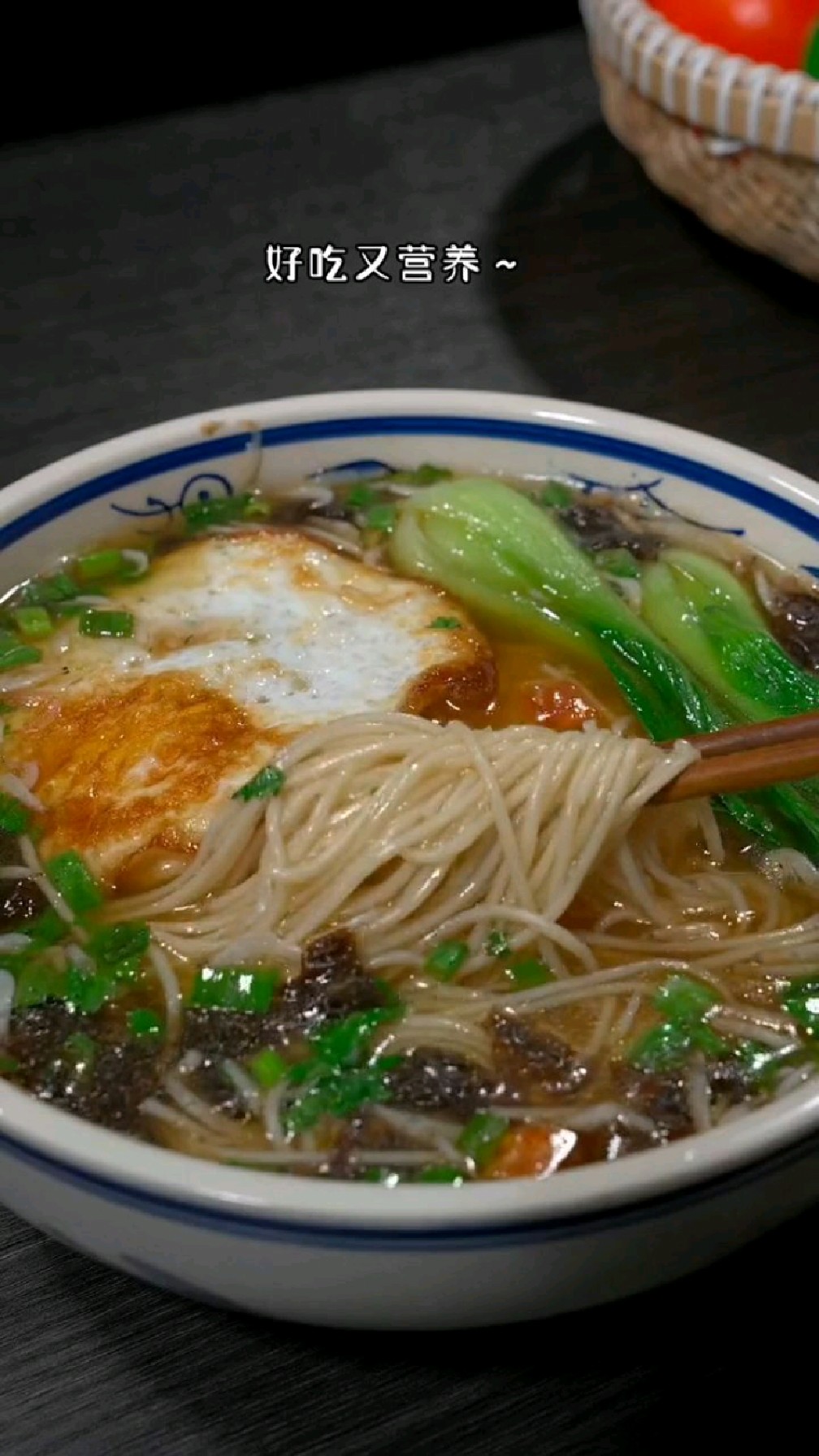 简单早餐,鸡蛋青菜面,好吃又营养