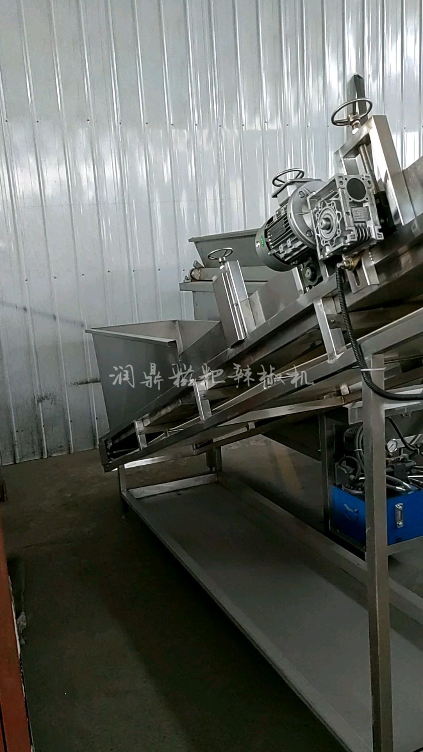糍粑辣椒制作机器,煮椒、沥水输送、绞切打碎等,高产量,效率高,多种加热形式可选择