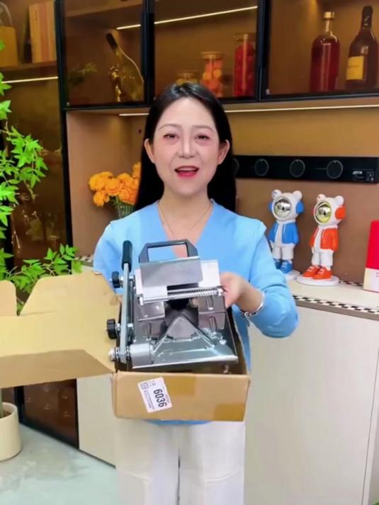 为了吃到纯正涮羊肉，买了台切片机，以后在家也能轻松吃羊肉片了