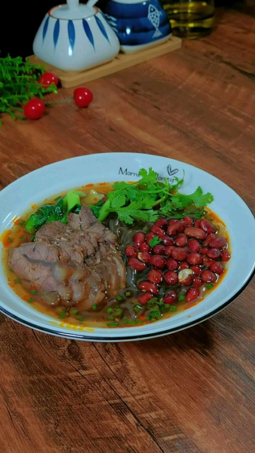 高中生早餐,孩子想吃酸辣牛肉粉,自己在家做微辣的特别好吃