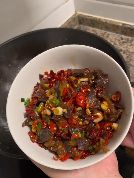 下饭又下酒的小炒腊牛肉,真的绝了,巨好吃