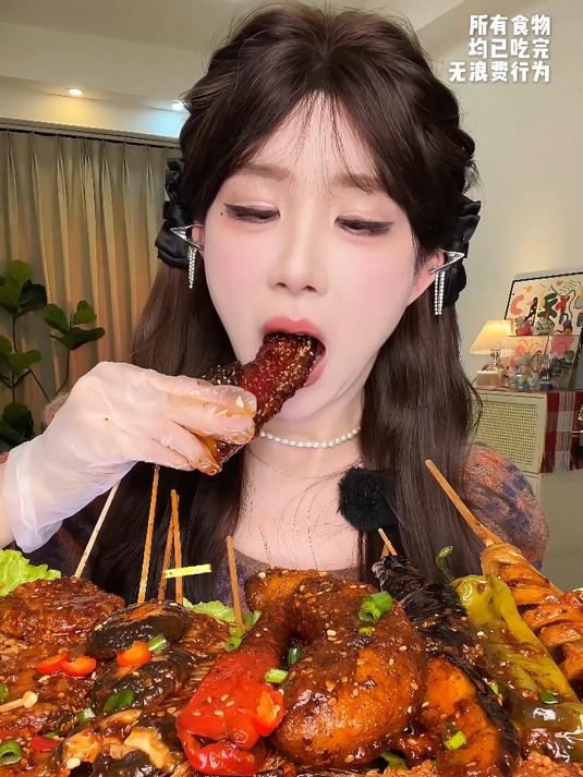 今天吃深夜炸串,脆皮五花肉,热狗肠!