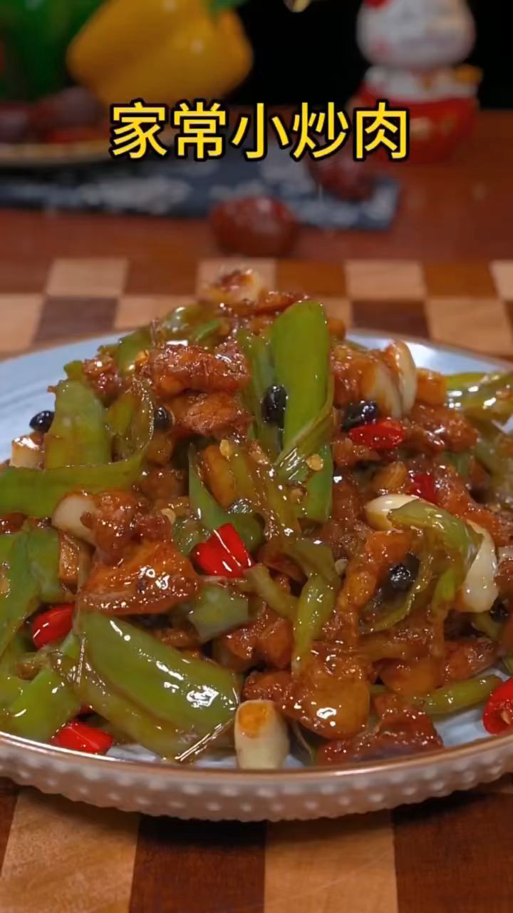 在家做的辣椒炒肉居然和饭店的一样好吃,超级下饭,快来试试吧#家常菜#美食#辣椒炒肉
