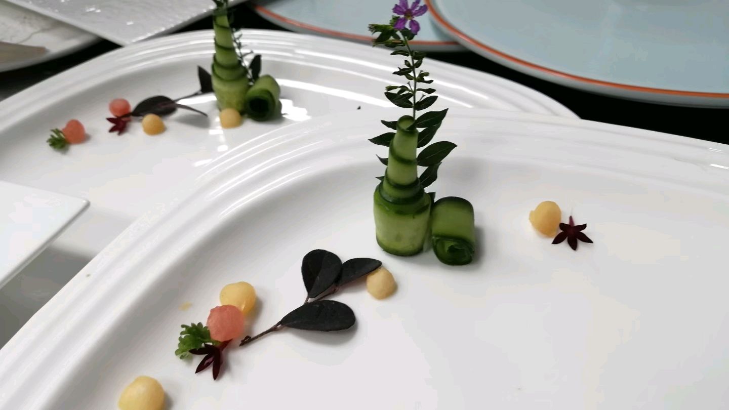 几个酒店菜肴围边小装饰分享给大家#刺身# #深海鱼刺身# #美食# 