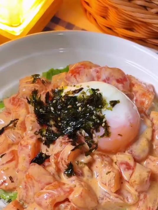 三文鱼牛油果拌饭,在家做超简单又好吃~