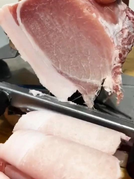 这个切肉器太实用了,家里切不动的肉就用这个太实用了,方便