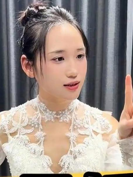 穿鱼尾婚纱这样搭配还不错