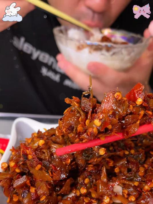 老干妈竟然也出下饭菜了鲜香麻辣拌饭拌面都老下饭了