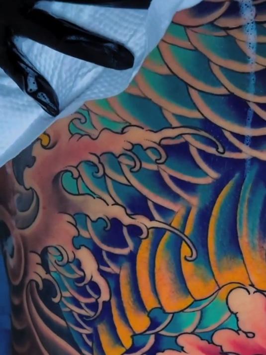 满背大鲤鱼真鲜艳