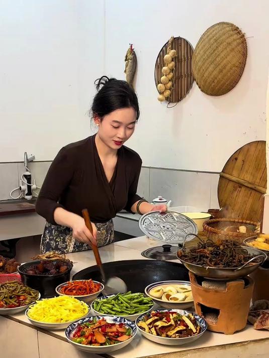 冬天就要吃口热乎乎软糯糯的山粉圆子烧肉!
