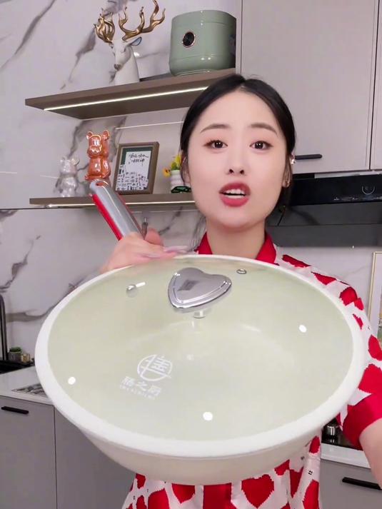 快把你家的锅都扔了吧，这款陶瓷不粘锅无油也不粘，用过的都说好