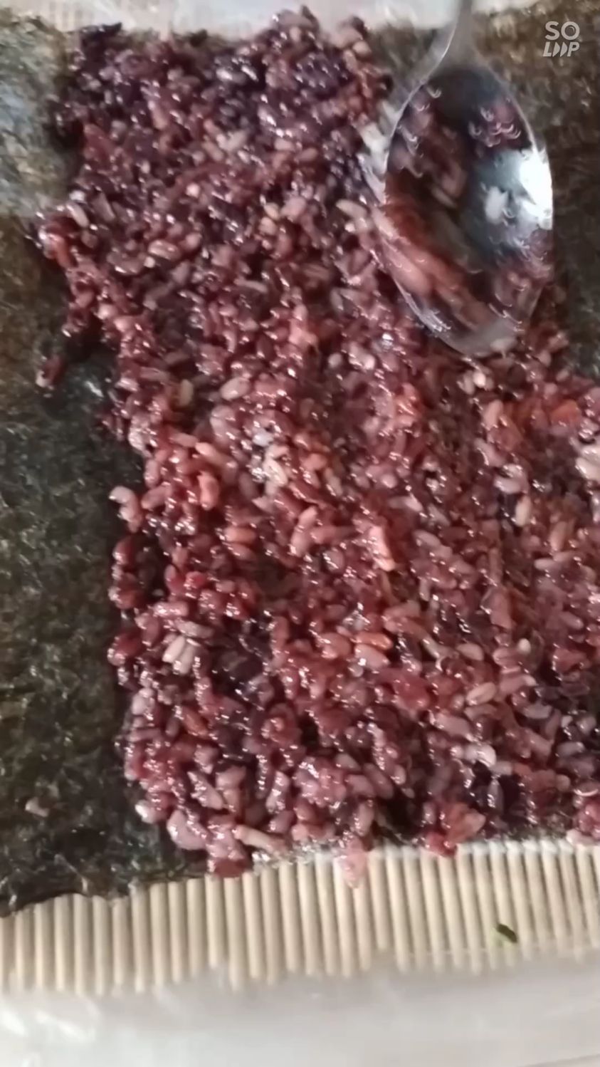 `用紫米做紫菜包饭
