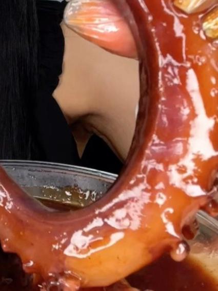 沉浸式裹满酱汁鱿鱼足~香香辣椒