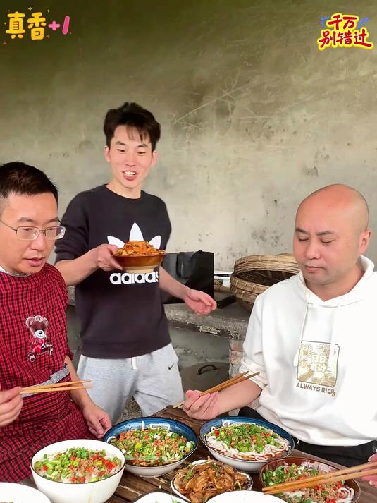 嘎嘎好吃的榨菜片，超下饭！#下饭菜# #乡村味道#