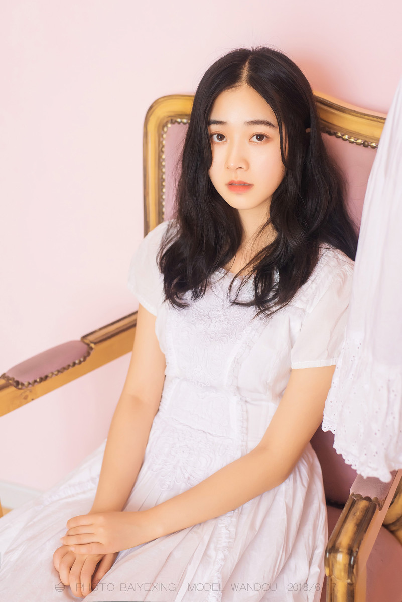 安静的少女-六色网