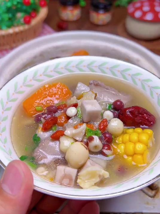 这个季节我经常给家人做这个排骨四神汤