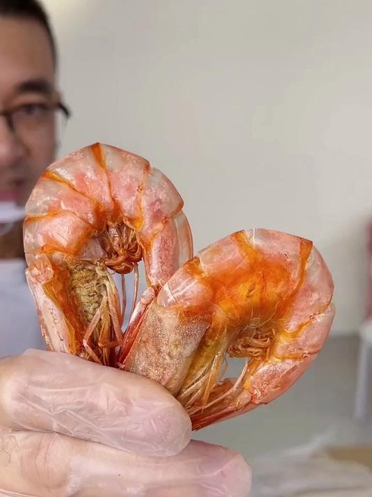 鲜虾慢烤成干，嚼着带点海的味道