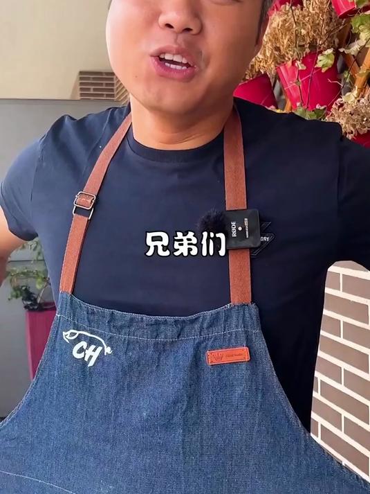 用西班牙黑标火腿给老外做一道炸春卷，巴塞罗那人居然说吃不起？