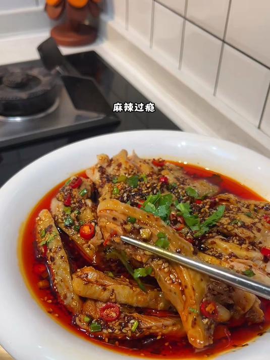 每年这个时候我们家都会做口水鸡