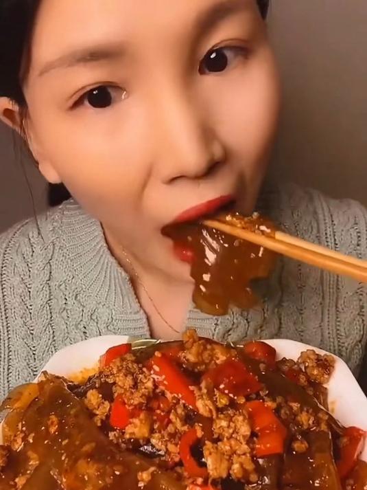 冬天不知道吃什么,就试试这个山药粉皮炖菜炒菜凉拌都好吃