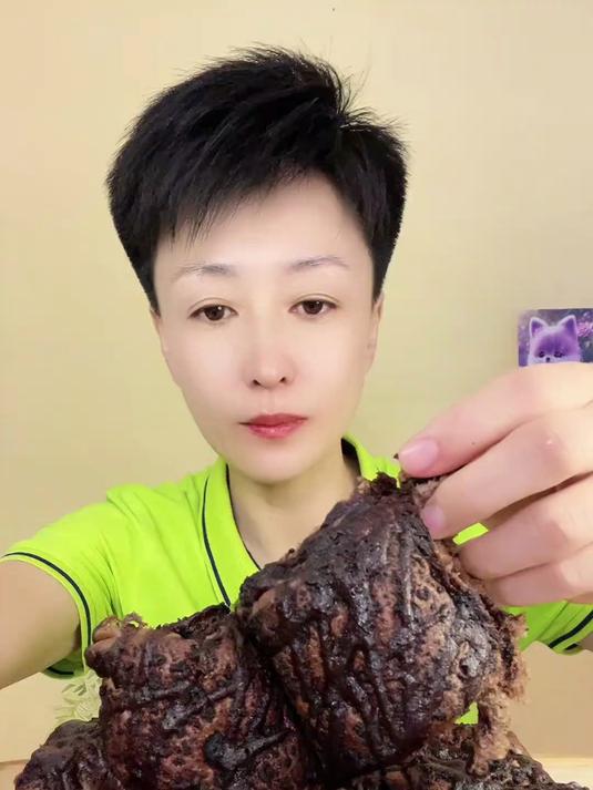 巧克力酱螺旋纹面包撕着吃酱芯拉丝甜而不腻早餐炫好几个