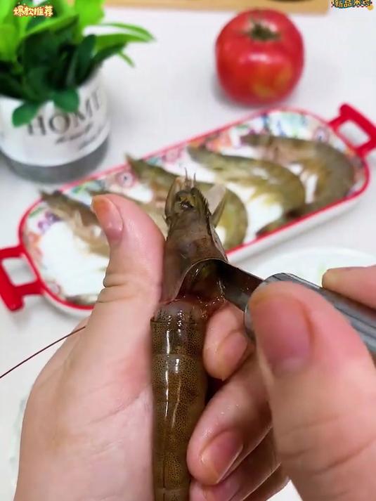 河南小伙发明“去虾神器”,轻松1秒剥虾壳,网友:这根本不可能