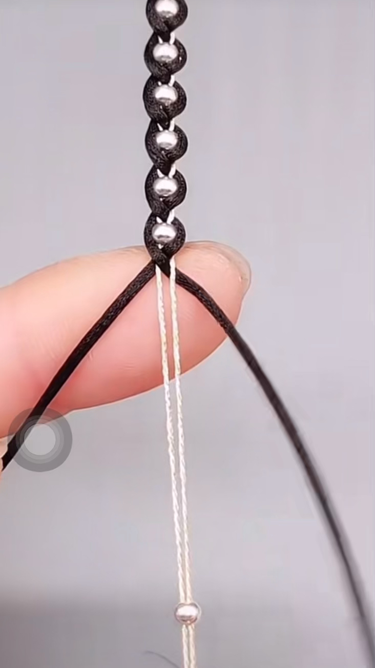 新鱼骨手链编织教程