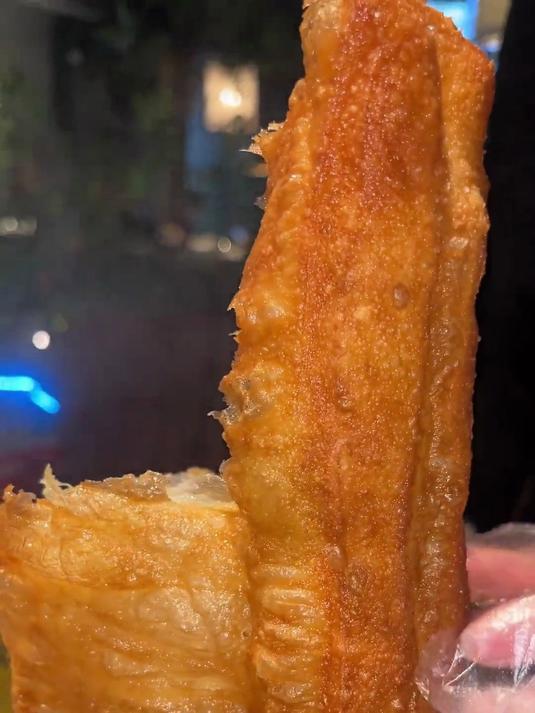 这个脆皮油条膨松剂太好用了,炸出来的油条酥脆蓬松,嘎嘎好吃