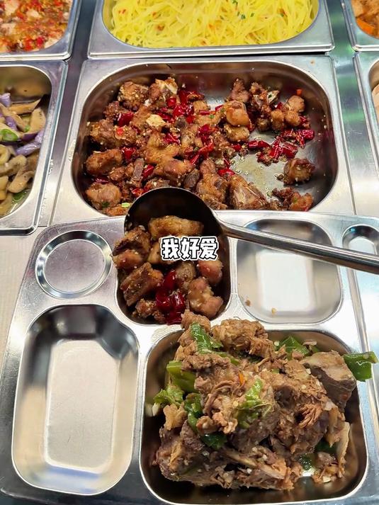 长沙公司食堂打饭丨土豆泥肉酱拌饭+炭烤猪蹄